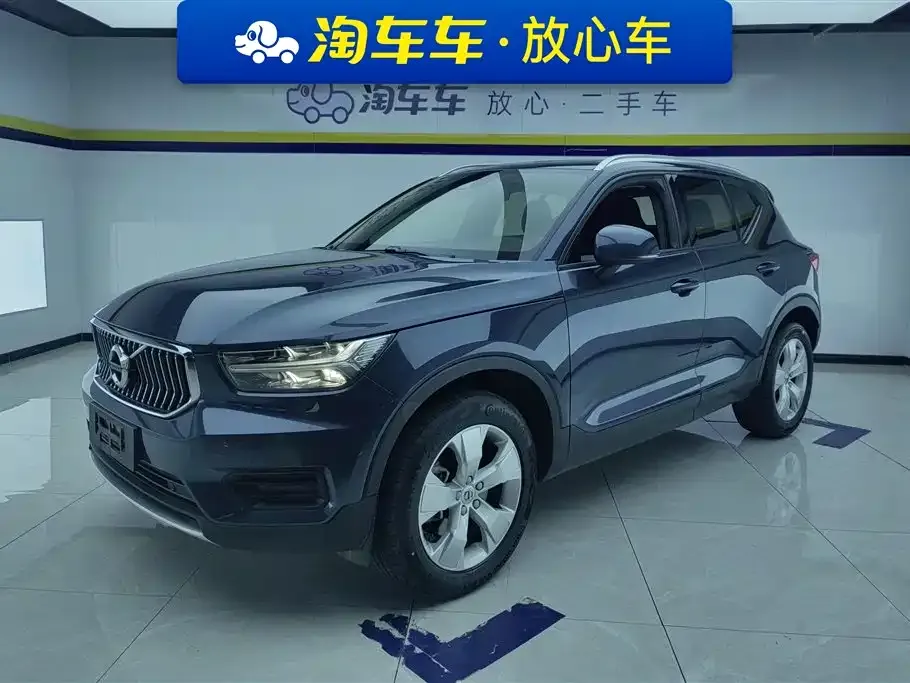 Volvo XC40 — фото 1