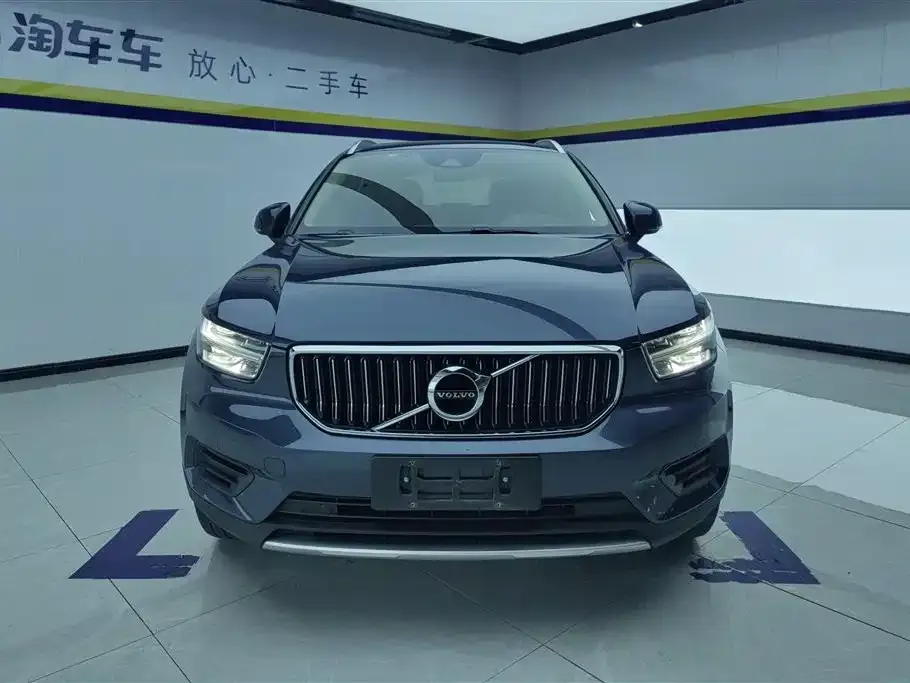 Volvo XC40 — фото 4