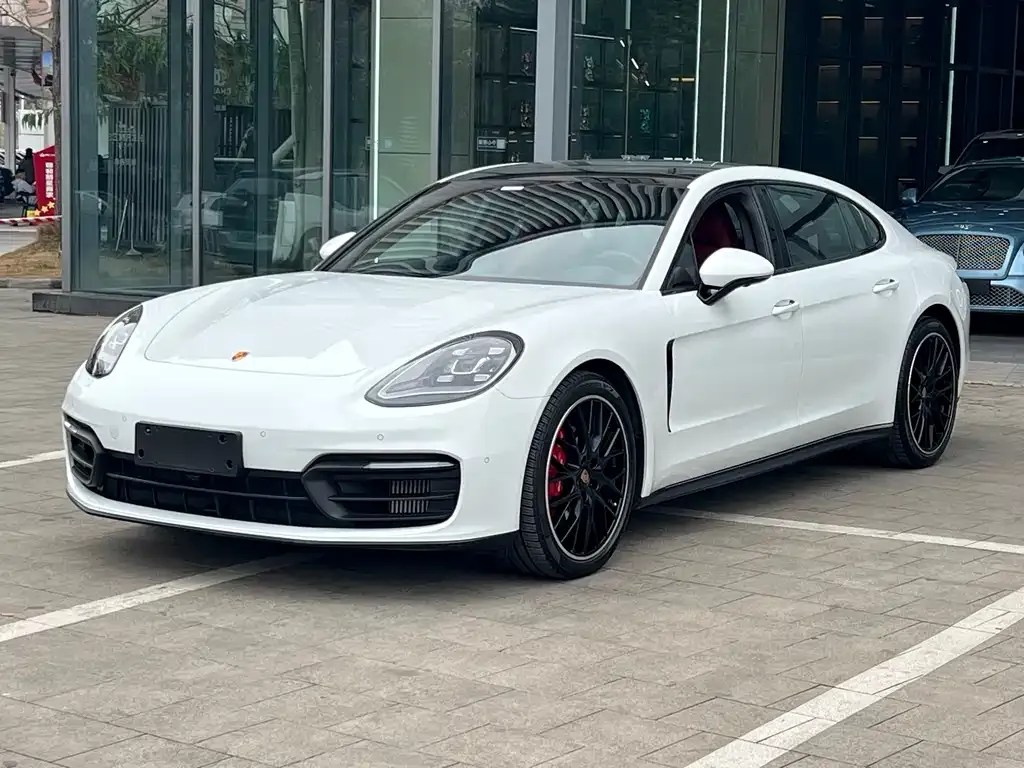 Porsche Panamera — фото 1