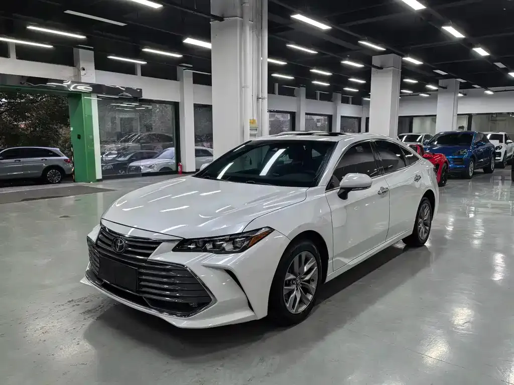 Toyota Avalon — фото 1