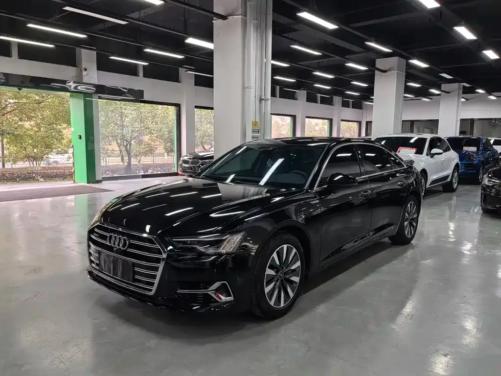 Audi A6L — фото 1