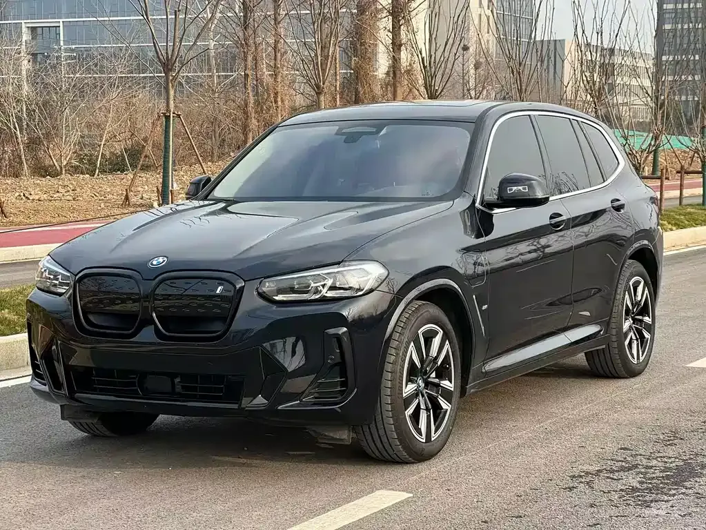 BMW iX3 — фото 1