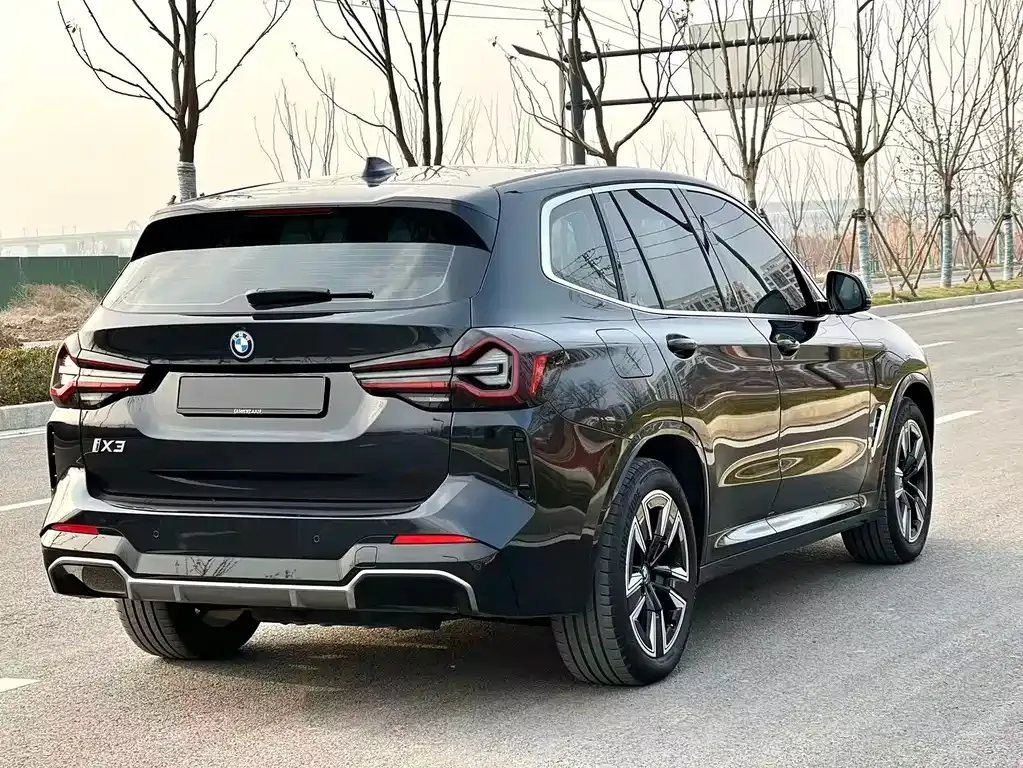 BMW iX3 — фото 9