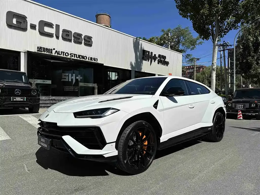 Lamborghini Urus — фото 1