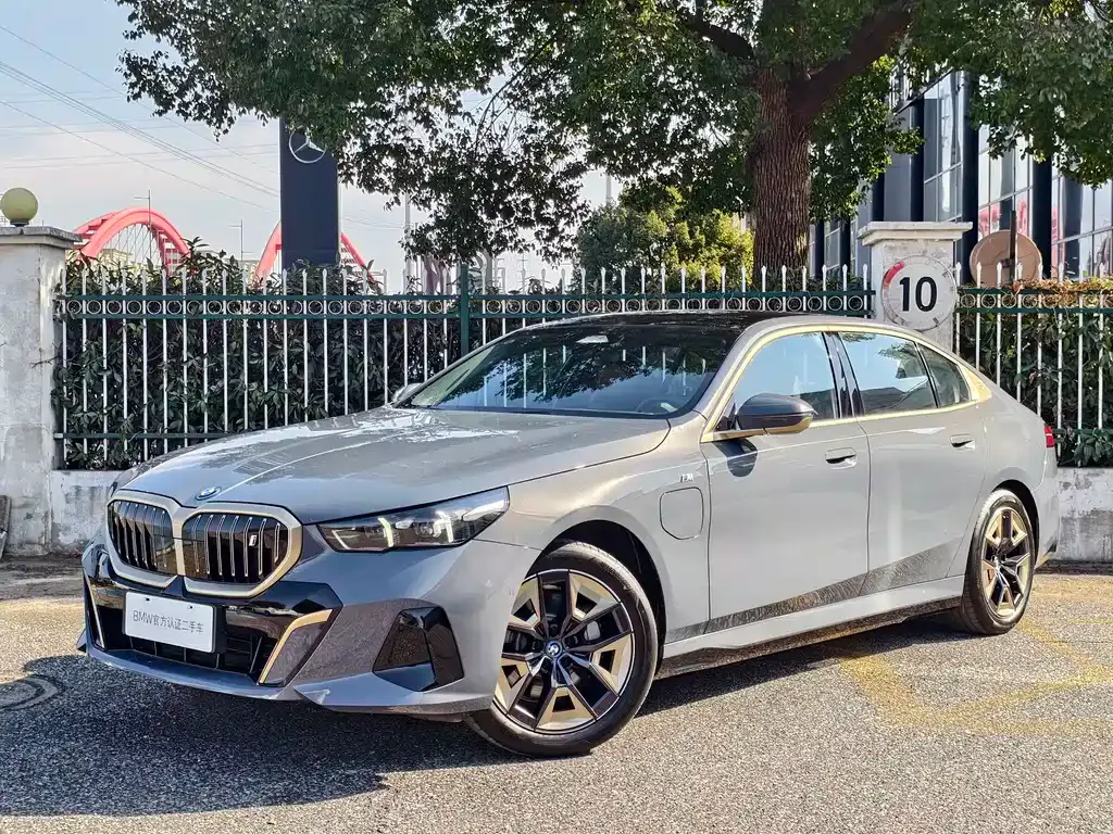 BMW i5 — фото 1