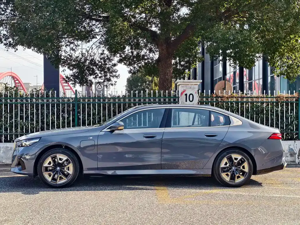BMW i5 — фото 3