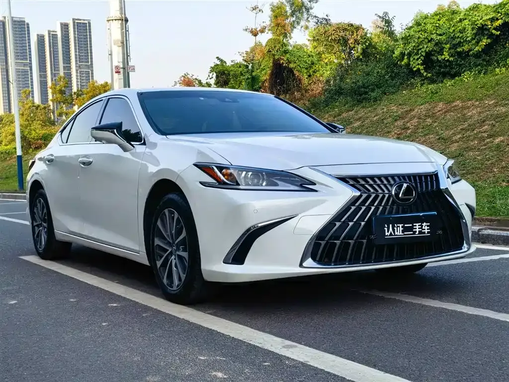 Lexus ES — фото 5