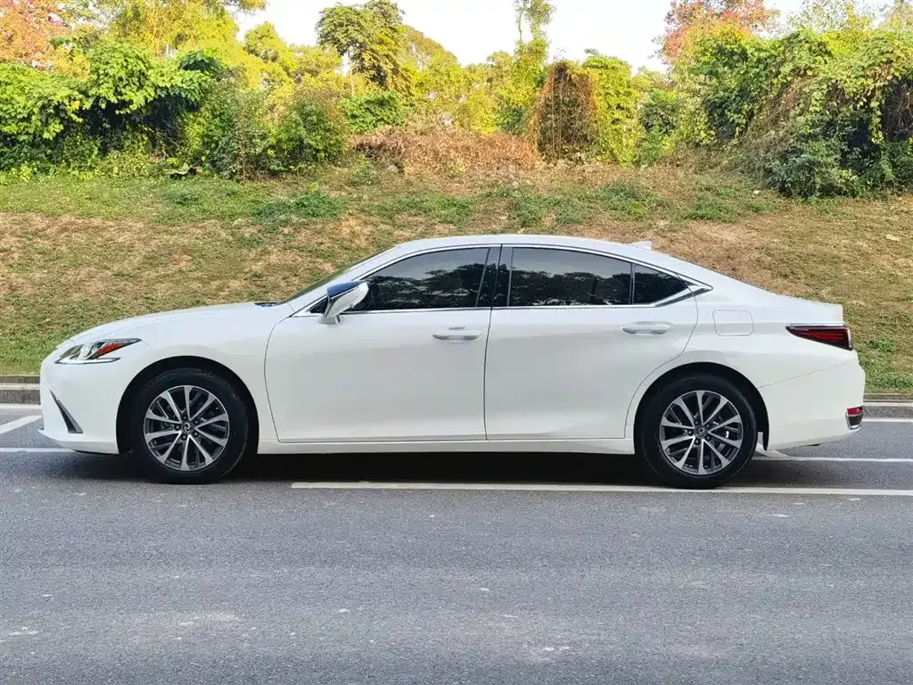 Lexus ES — фото 10