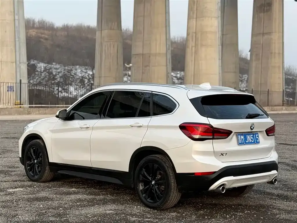 BMW X1 — фото 8