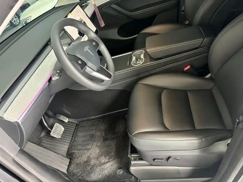 Tesla Model Y — фото 10