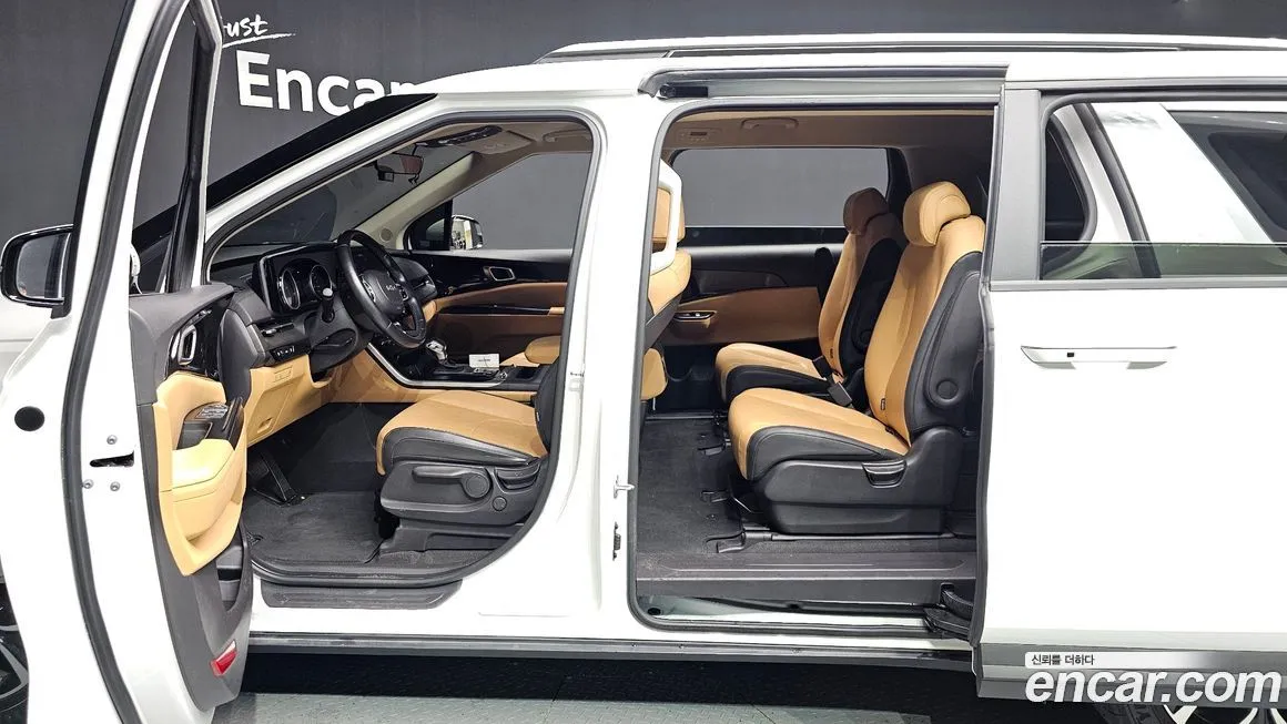 Kia Carnival — фото 10