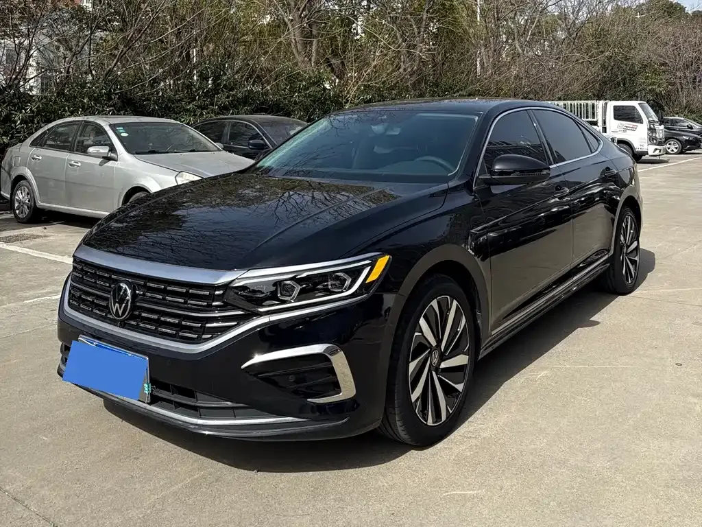 Volkswagen Passat — фото 1