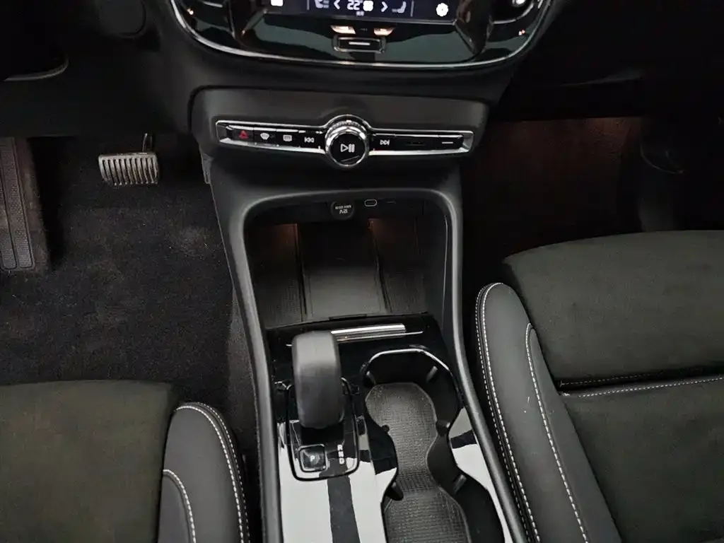Volvo C40 — фото 9