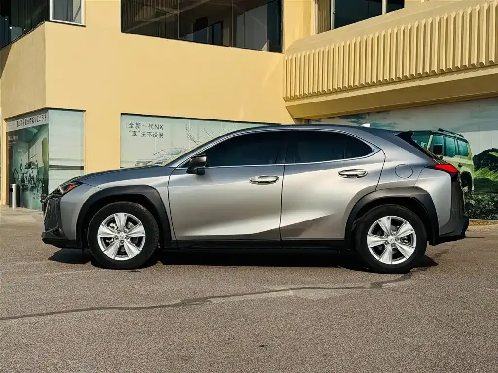 Lexus UX — фото 4