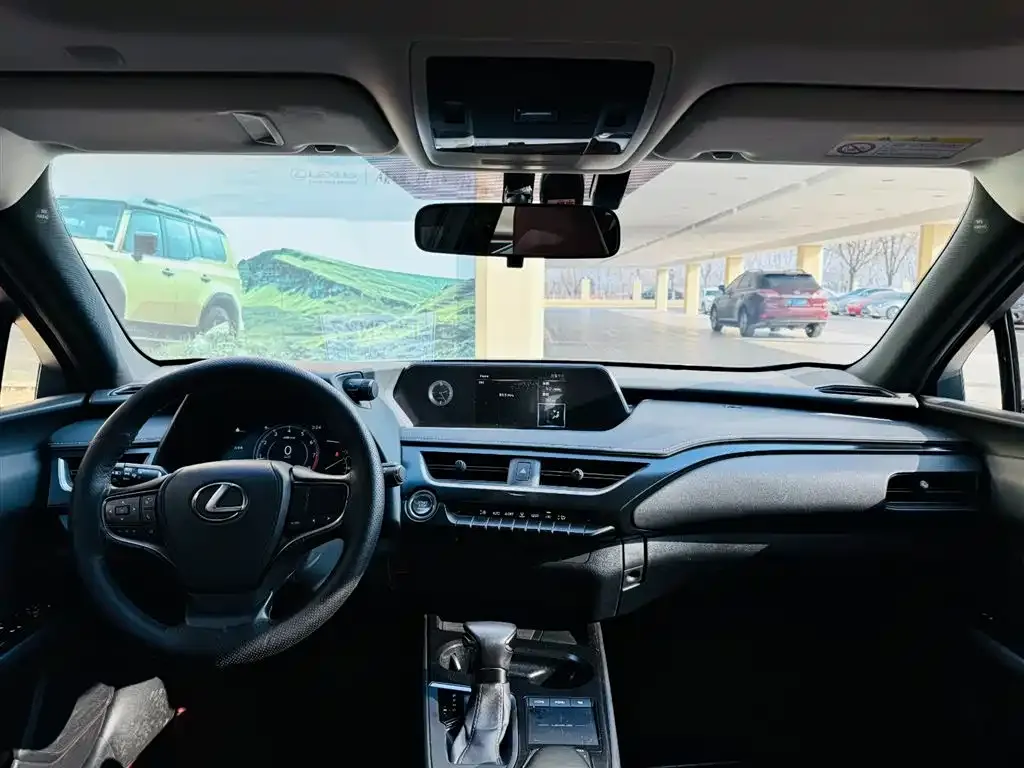 Lexus UX — фото 2