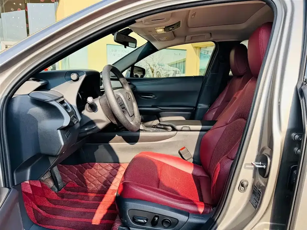 Lexus UX — фото 3