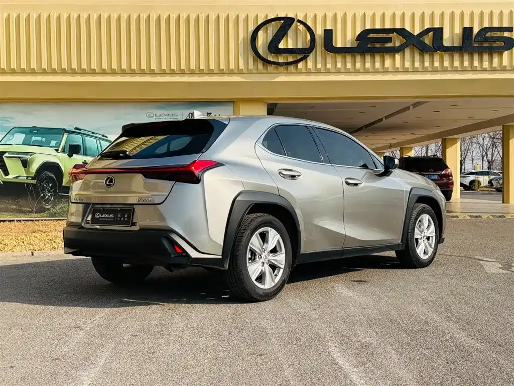 Lexus UX — фото 8