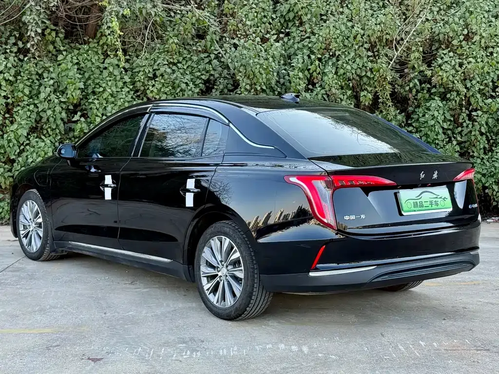 Hongqi E-QM5 — фото 8