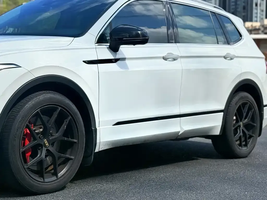 Volkswagen Tiguan L — фото 4