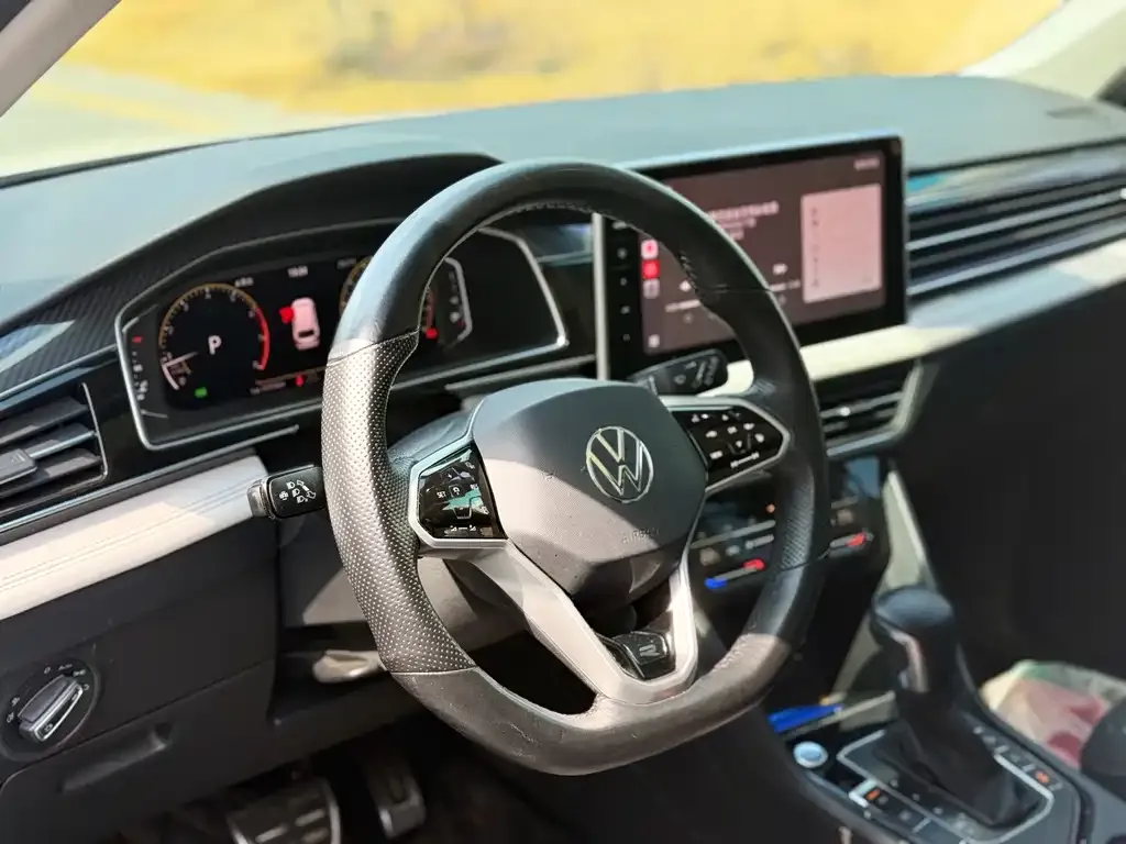 Volkswagen Tiguan L — фото 2