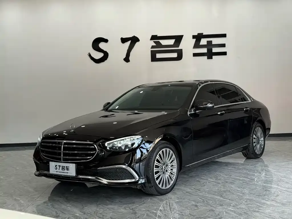 Mercedes-Benz E-Class — фото 1