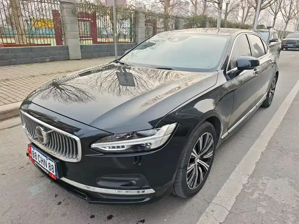 Volvo S90 — фото 1