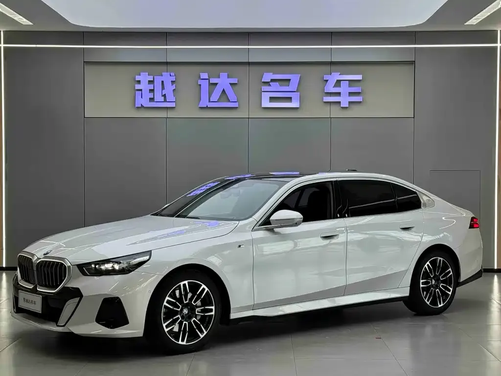 BMW 5 Series — фото 1