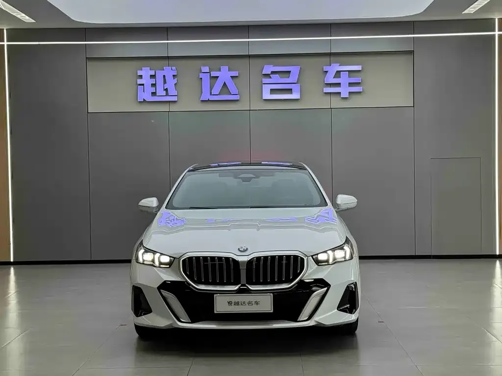 BMW 5 Series — фото 10