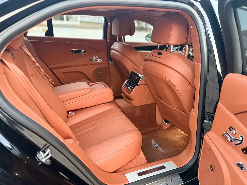 Bentley Flying Spur — фото 7