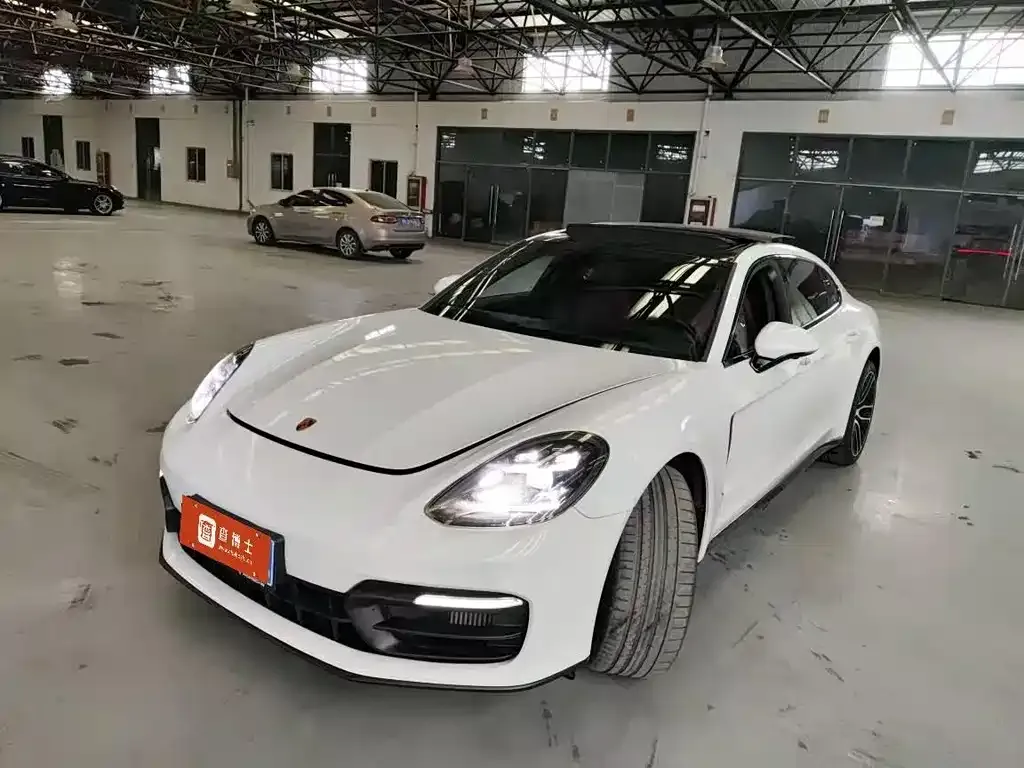Porsche Panamera — фото 1