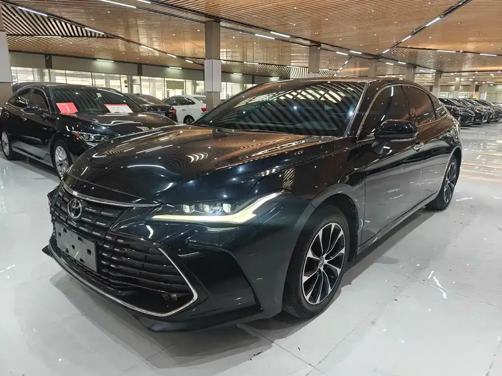 Toyota Avalon — фото 1
