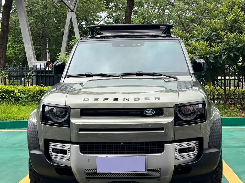 Land Rover Defender — фото 1