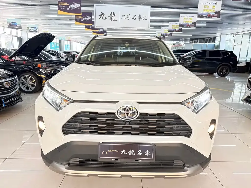 Toyota RAV4 — фото 6
