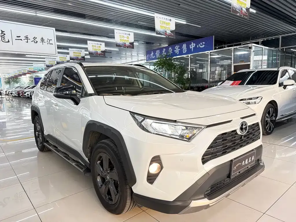 Toyota RAV4 — фото 5