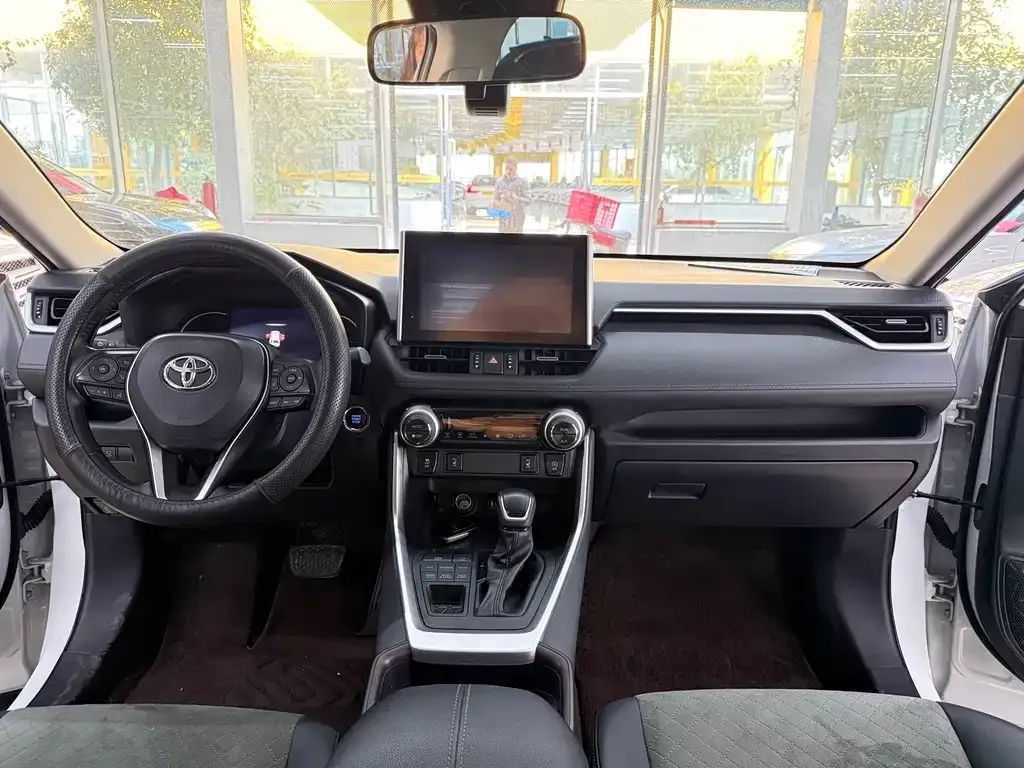 Toyota RAV4 — фото 3