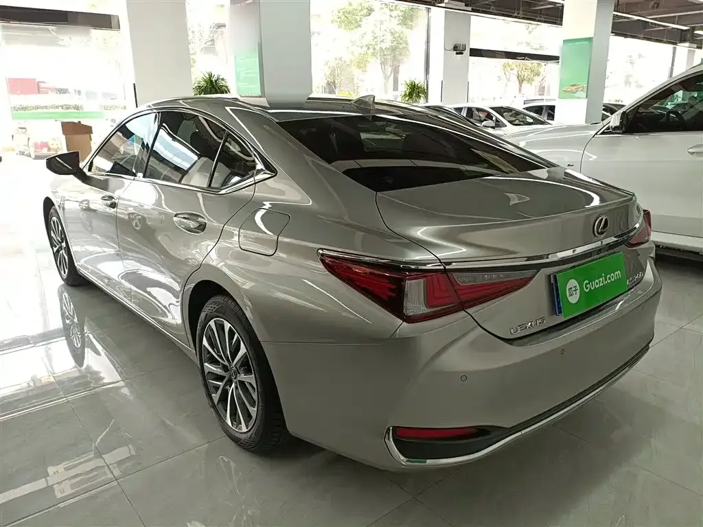 Lexus ES — фото 3