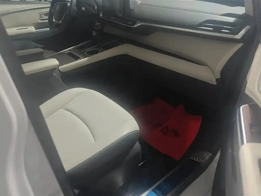 Toyota Granvia — фото 10