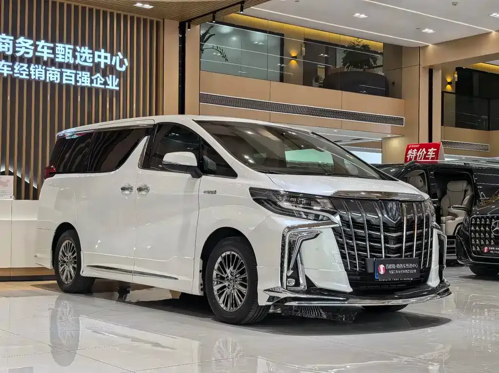 Toyota Alphard — фото 9