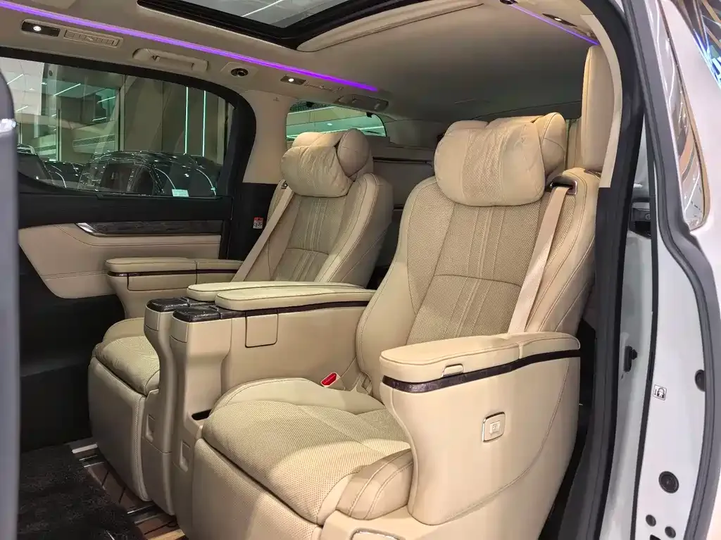 Toyota Alphard — фото 6