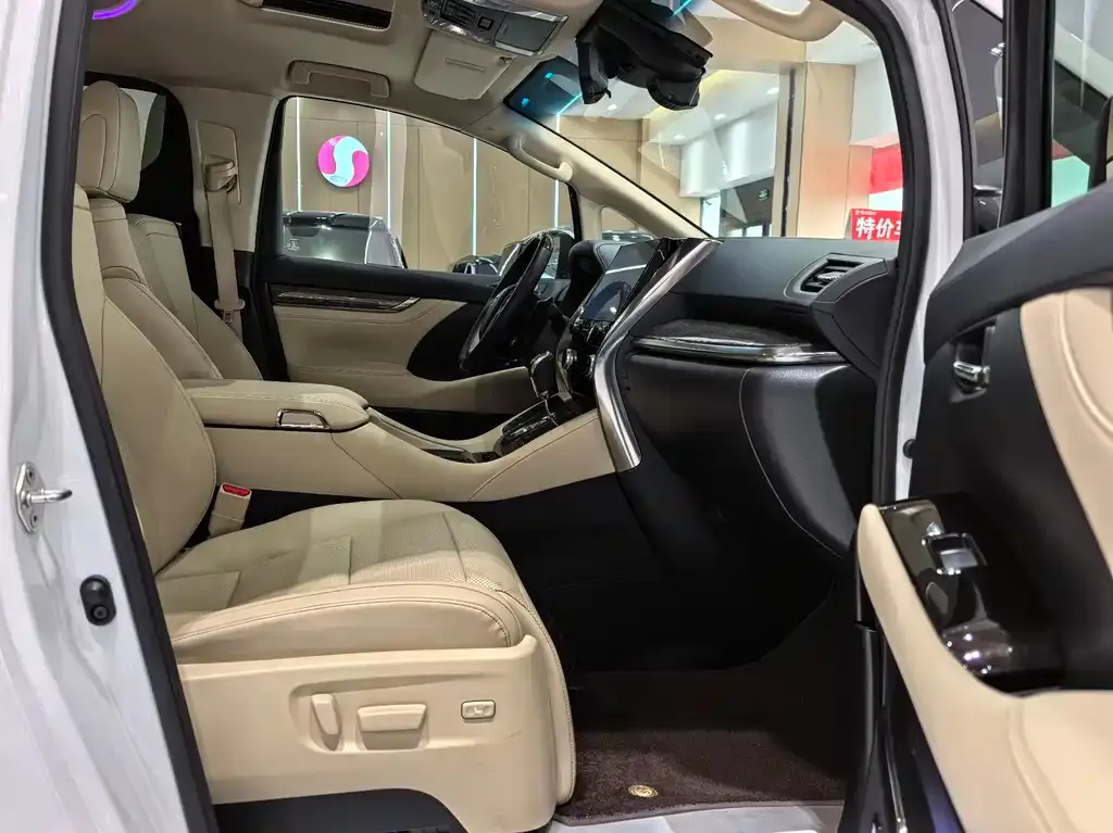Toyota Alphard — фото 3