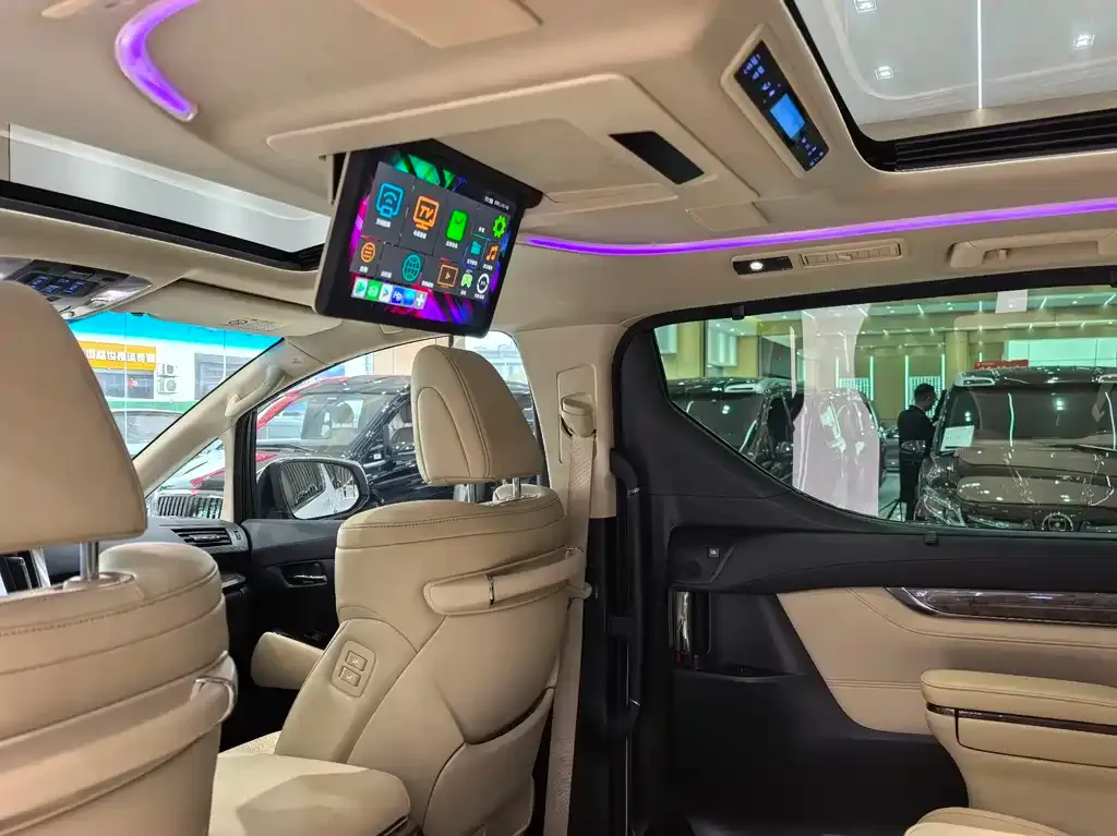 Toyota Alphard — фото 8