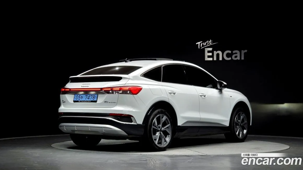 Audi Q4 e-tron — фото 10