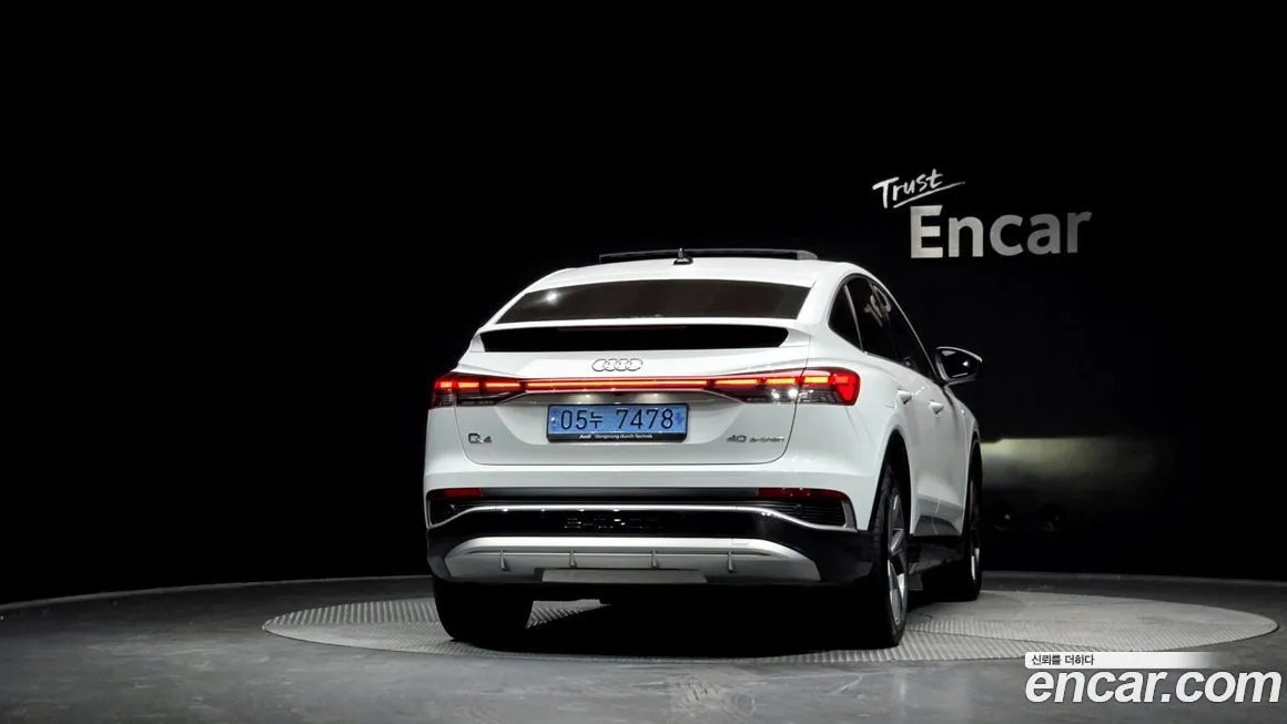 Audi Q4 e-tron — фото 2