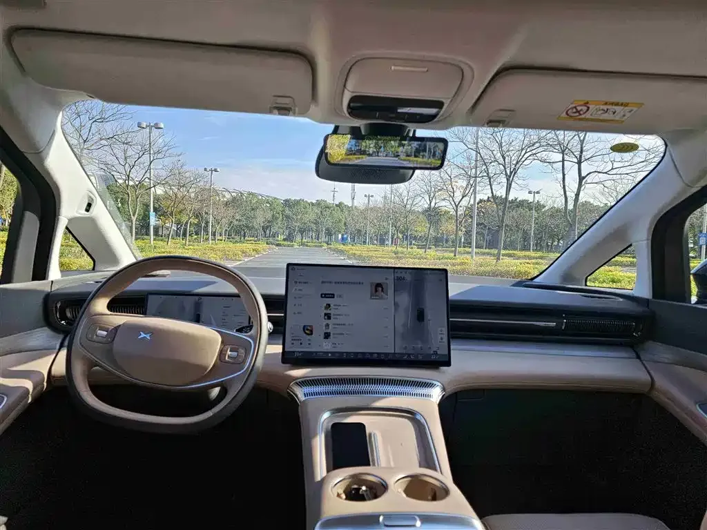 XPeng X9 — фото 5