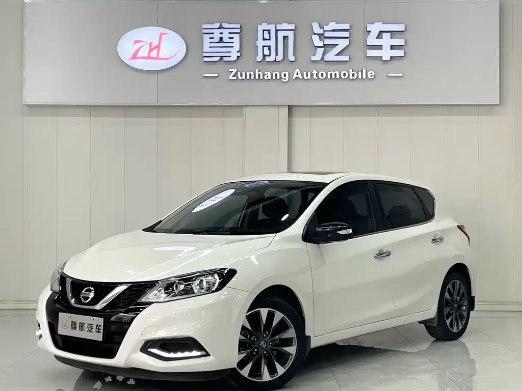 Nissan Tiida — фото 1