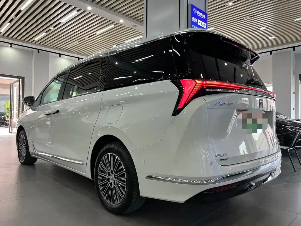 Buick GL8 Hybrid — фото 9