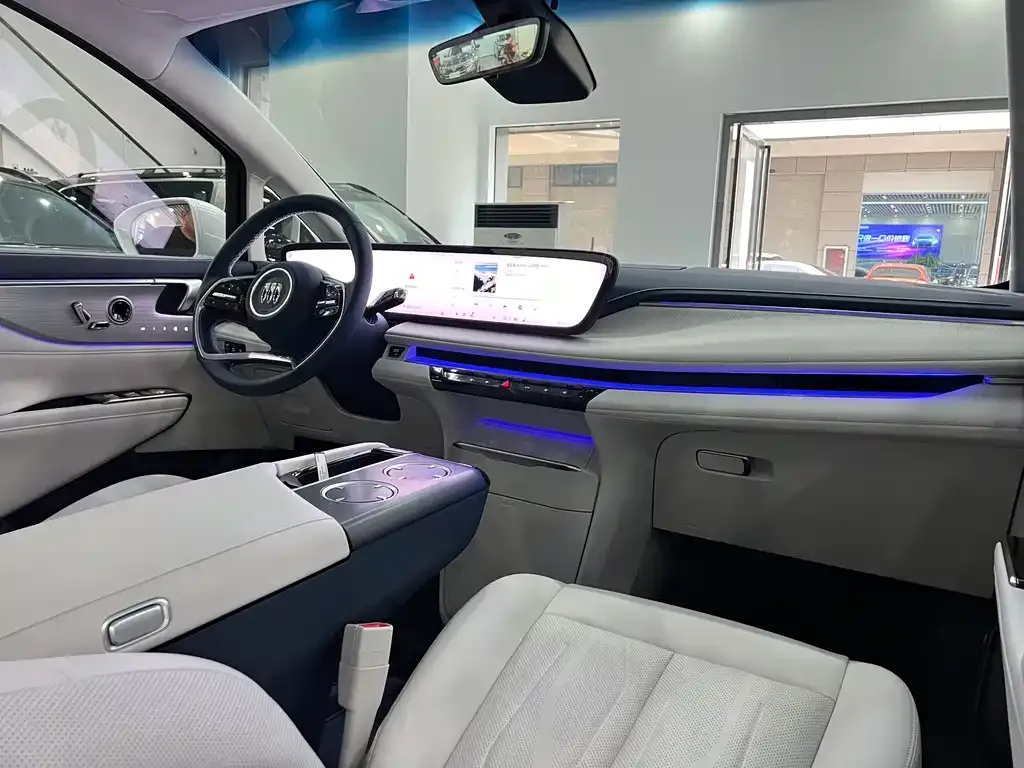 Buick GL8 Hybrid — фото 5