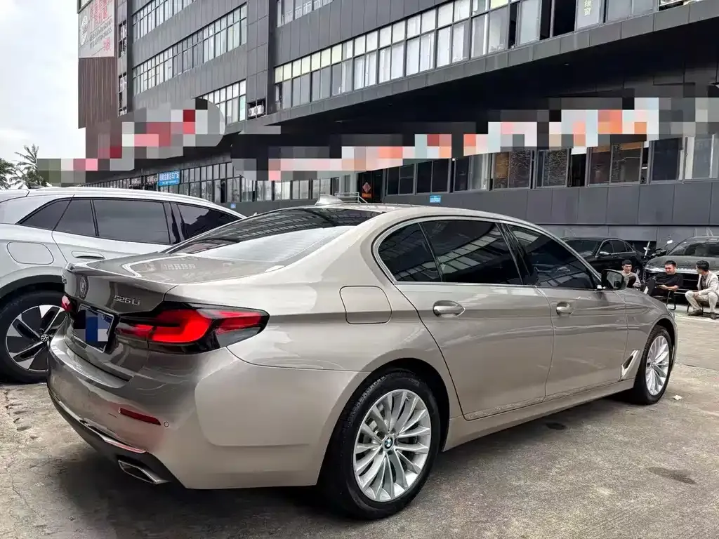 BMW 5 Series — фото 8