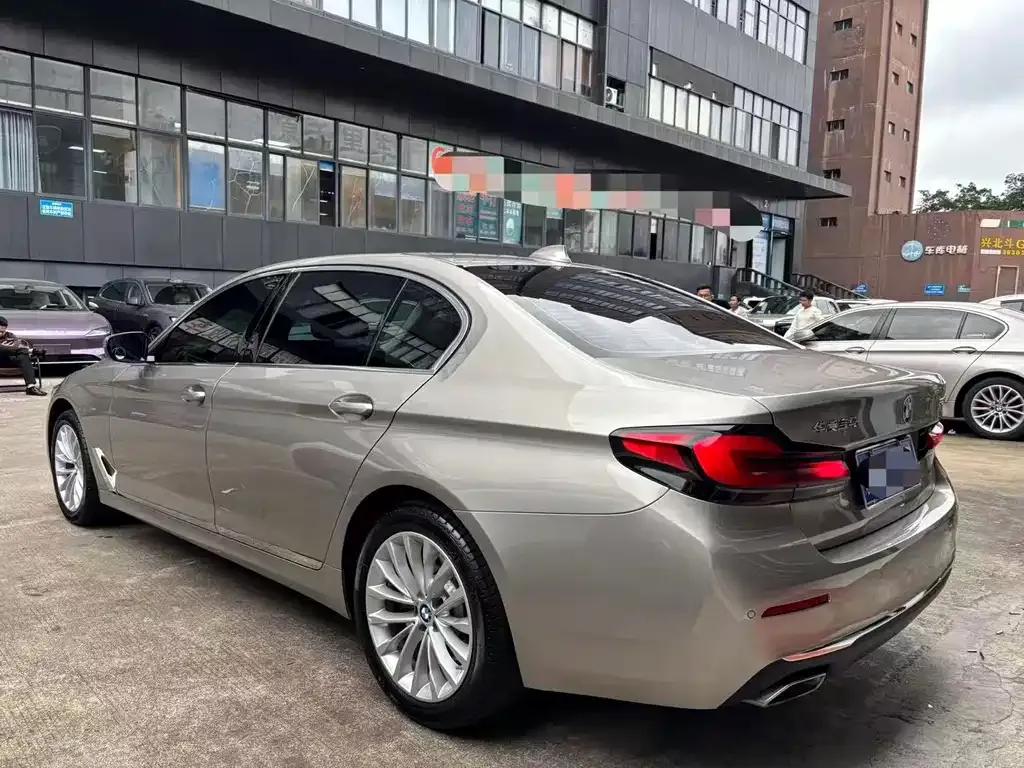 BMW 5 Series — фото 9