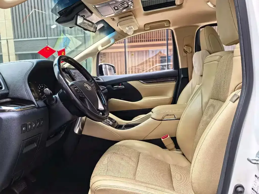 Toyota Alphard — фото 4